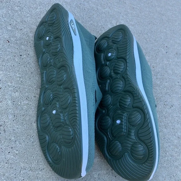 Green slip on size 9 - Picture 5 of 9